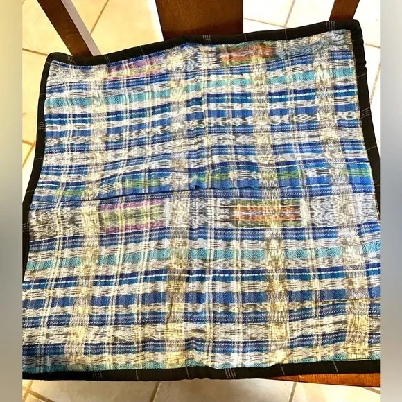 Artisan made pillow covers. Tulip design. Made in Chichicastenango Guatemala. - Picture 10 of 10